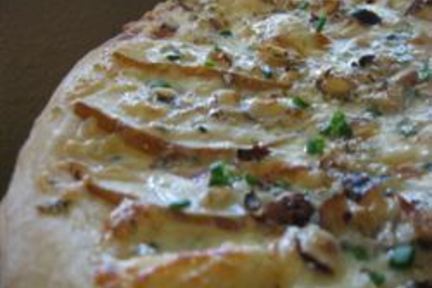 Пицца с грушами и голубым сыром