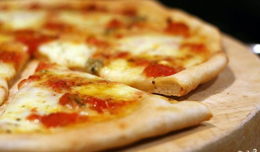 Рецепт пицца с колбасным сыром