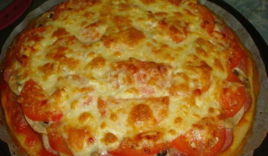 Рецепт пицца с колбасой грибами и помидорами в духовке