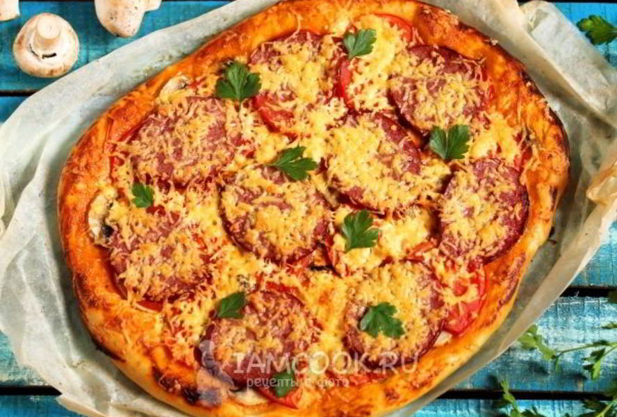 Пицца с колбасой и шампиньонами