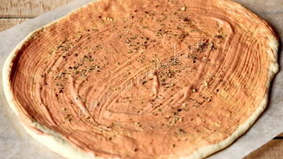 ШАГ 5. пицца с колбасой и шампиньонами