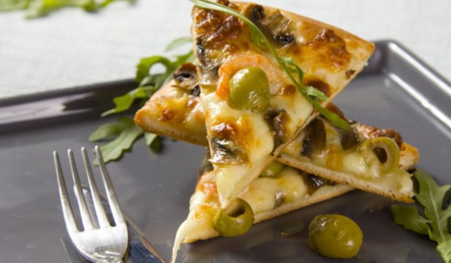 Рецепт пицца с креветками и рукколой