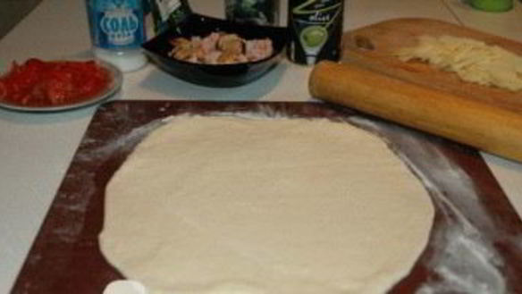 ШАГ 2. пицца с морепродуктами в мультиварке