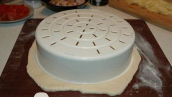 ШАГ 3. пицца с морепродуктами в мультиварке