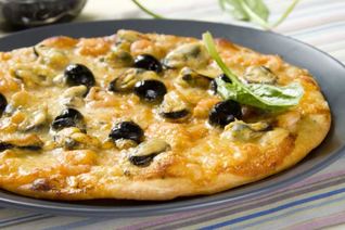 Пицца с морским коктейлем