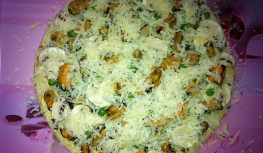 Рецепт пицца с пармезаном, мидиями и грибами