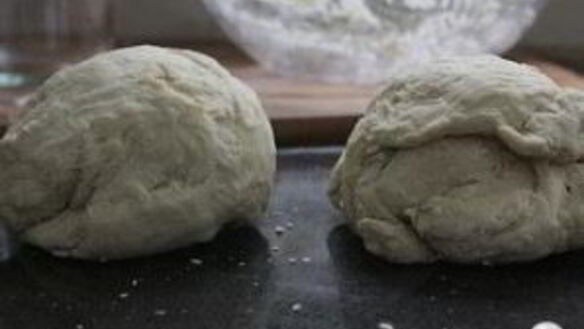 ШАГ 3. пицца с помидорами и базиликом