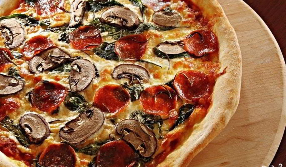 Рецепт пицца с салями и грибами