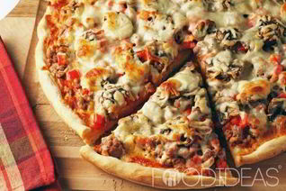 Пицца с солеными огурцами