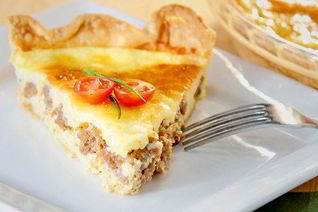 Пицца с творогом и помидорами