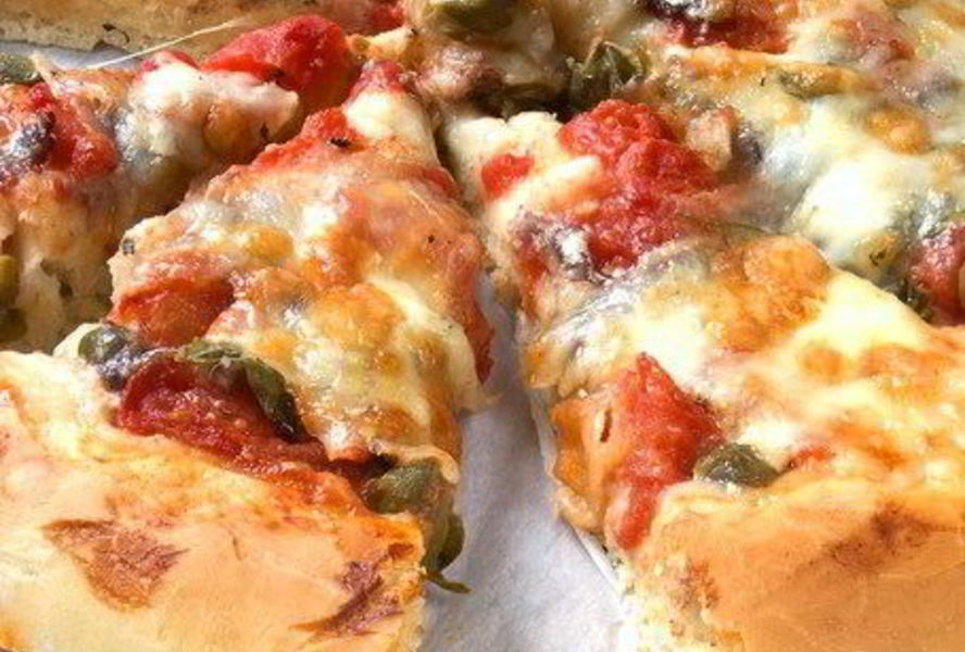 Пицца с ветчиной и шампиньонами