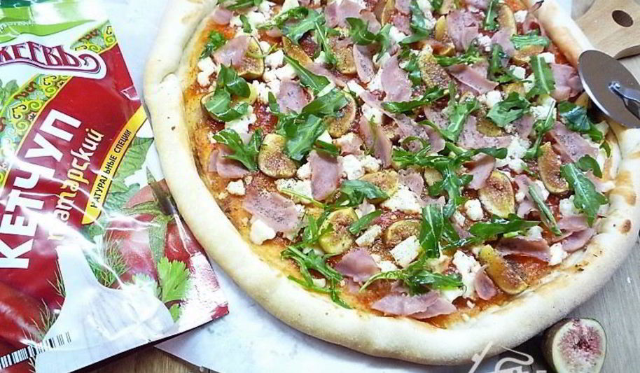 Рецепт пицца с ветчиной, инжиром и козьим сыром