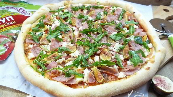 ШАГ 15. пицца с ветчиной, инжиром и козьим сыром