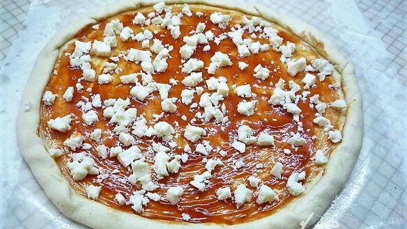 ШАГ 11. пицца с ветчиной, инжиром и козьим сыром