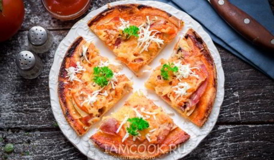 Рецепт пицца с ветчиной, сыром и помидорами