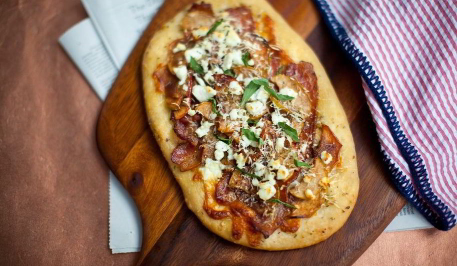 Рецепт пицца с яблоками и сыром