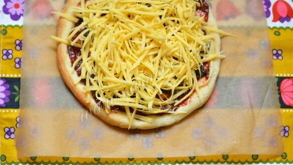 ШАГ 4. пицца со сливовым соусом