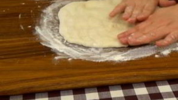 ШАГ 3. простая и вкусная пицца