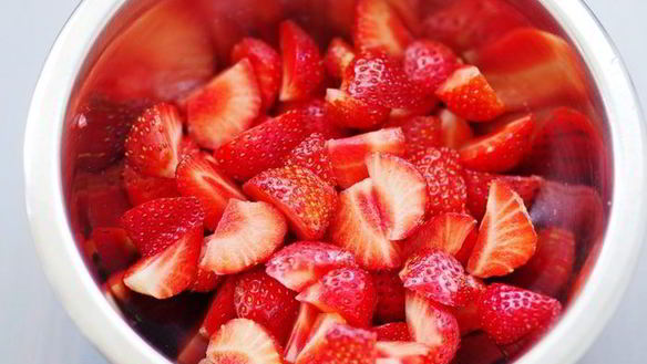 ШАГ 3. шоколадная пицца с ягодами