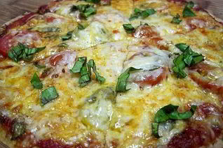 Вегетарианская пицца с шампиньонами и сыром