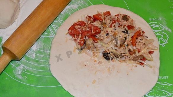 ШАГ 10. закрытая пицца кальцоне с курицей и грибами