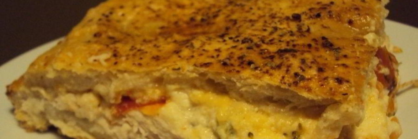 Закрытая пицца с курицей и брокколи