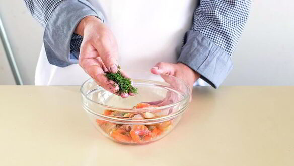 ШАГ 3. рыбные слойки с лососем и палтусом