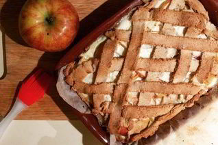 Диетическая яблочная шарлотка с творогом