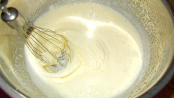 ШАГ 4. фисташковая шарлотка с персиками