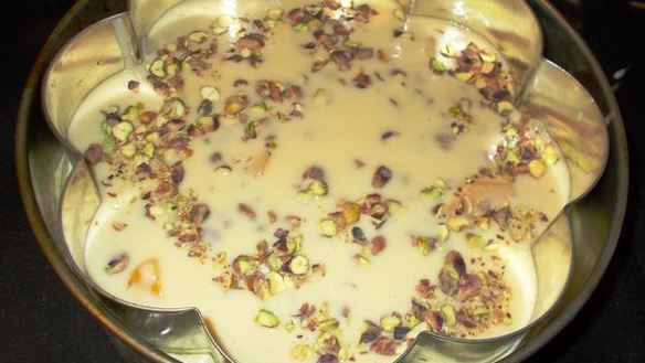 ШАГ 10. фисташковая шарлотка с персиками