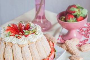 Французская клубничная шарлотка