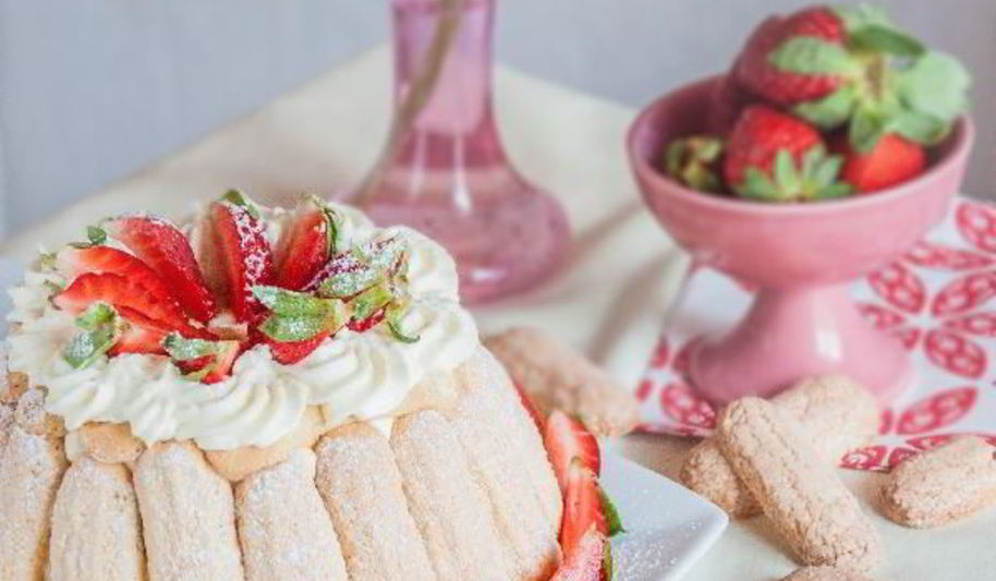 Рецепт французская клубничная шарлотка