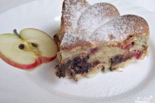 Красивая Шарлотка с яблоками