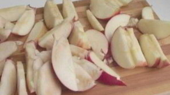 ШАГ 3. красивая шарлотка с яблоками