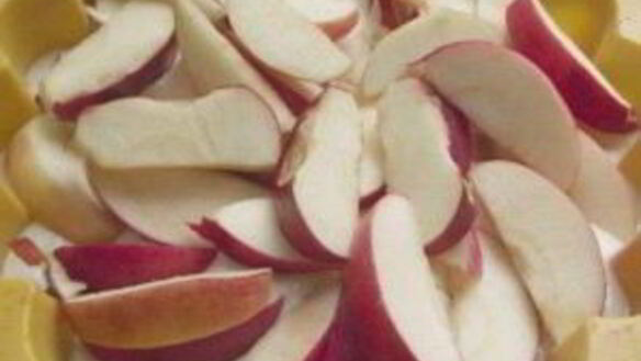 ШАГ 4. красивая шарлотка с яблоками