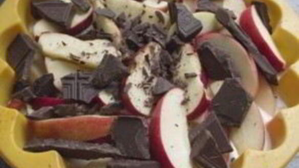 ШАГ 5. красивая шарлотка с яблоками