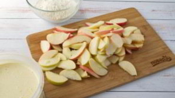 ШАГ 2. пирог с яблоками шарлотка