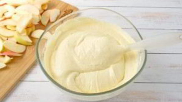 ШАГ 3. пирог с яблоками шарлотка