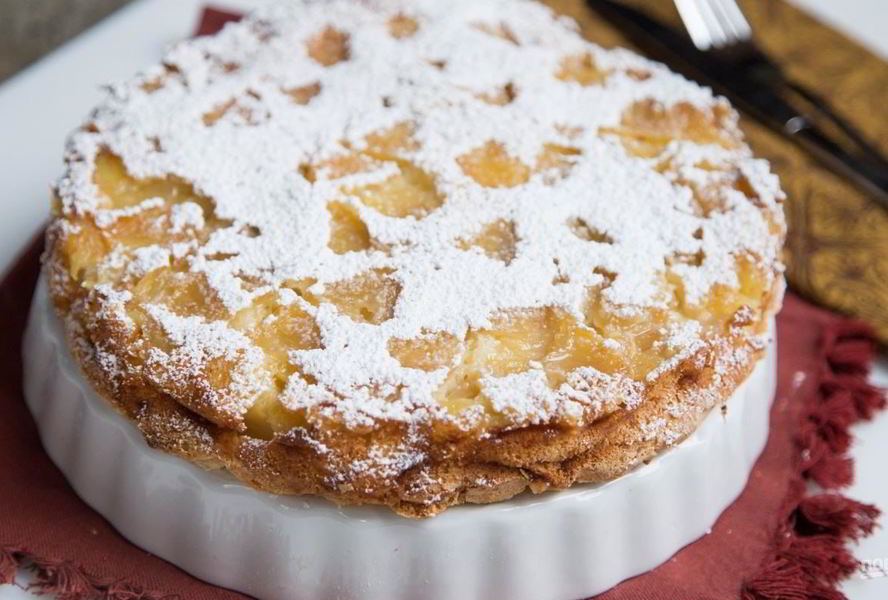 Простая Шарлотка с яблоками в духовке