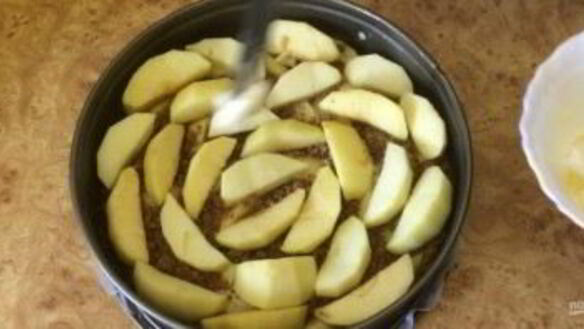 ШАГ 3. шарлотка из ржаных сухарей