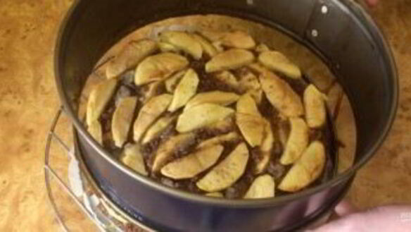 ШАГ 4. шарлотка из ржаных сухарей