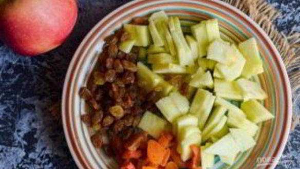 ШАГ 4. шарлотка из яблок на сметане