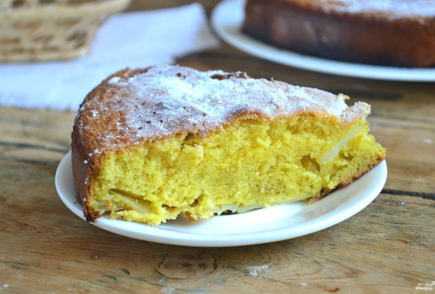 Шарлотка классическая с яблоками