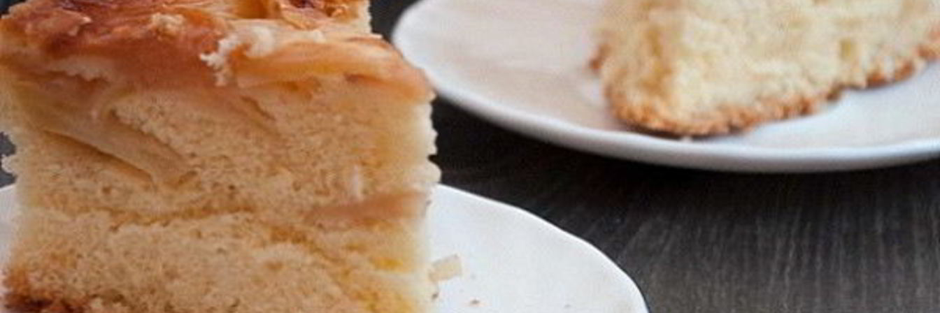 Шарлотка на кефире в мультиварке