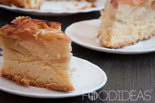 Шарлотка на кефире в мультиварке