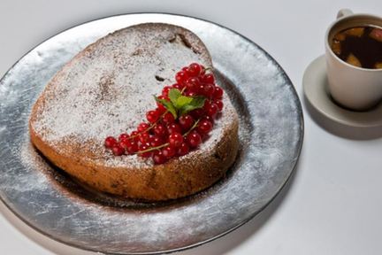 Шарлотка на минеральной воде