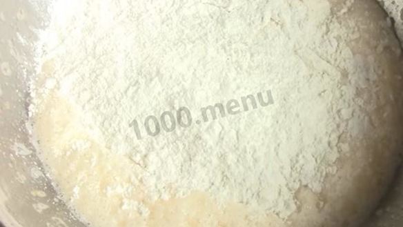 ШАГ 4. шарлотка на молоке с яблоками