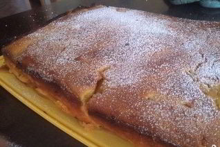 Шарлотка на творожном тесте с яблоками