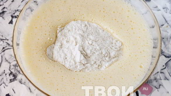 ШАГ 3. шарлотка с бананами