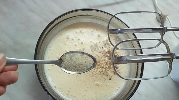 ШАГ 5. шарлотка с капустой в мультиварке